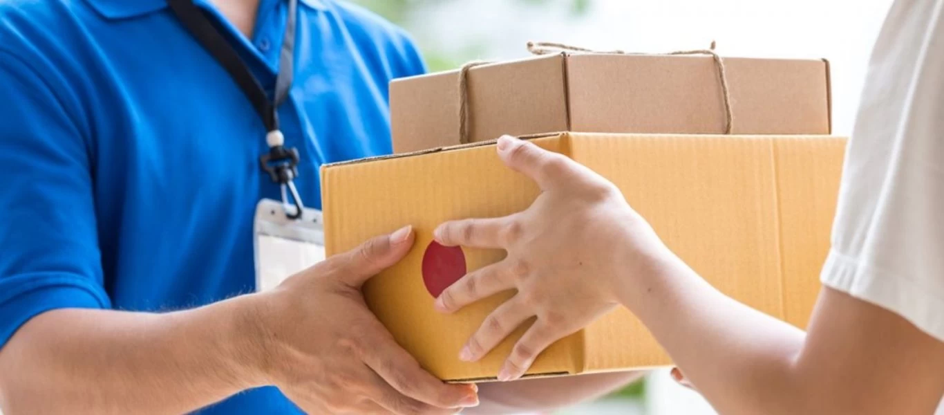 «Έφοδος» ελεγκτών σε εταιρία ταχυμεταφορών